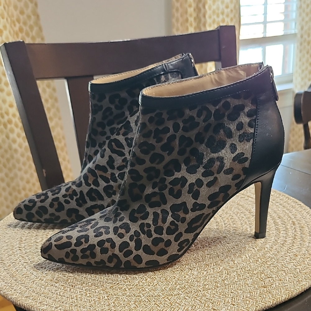Adrienne Vittadini Black and Gray Leopard Ankle Boots Size 7.5
